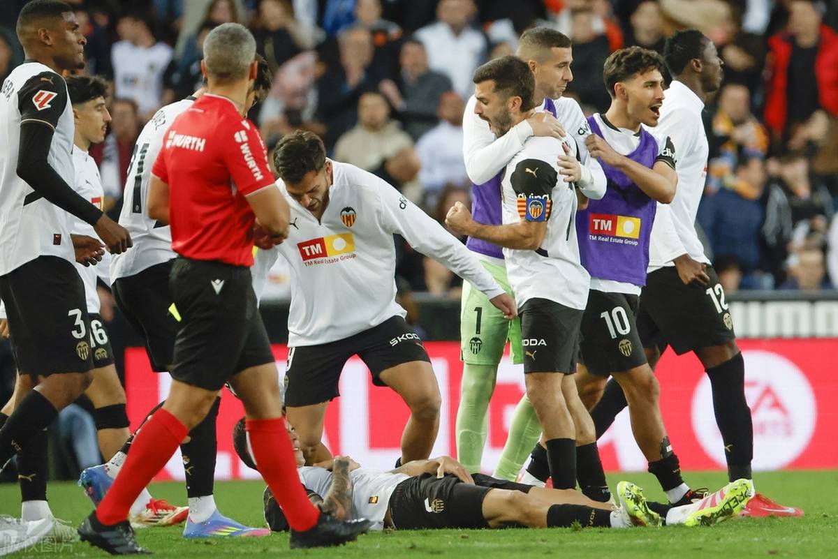 开云体育-皇家马德里比击败瓦伦西亚，继续保持胜利步伐！的简单介绍