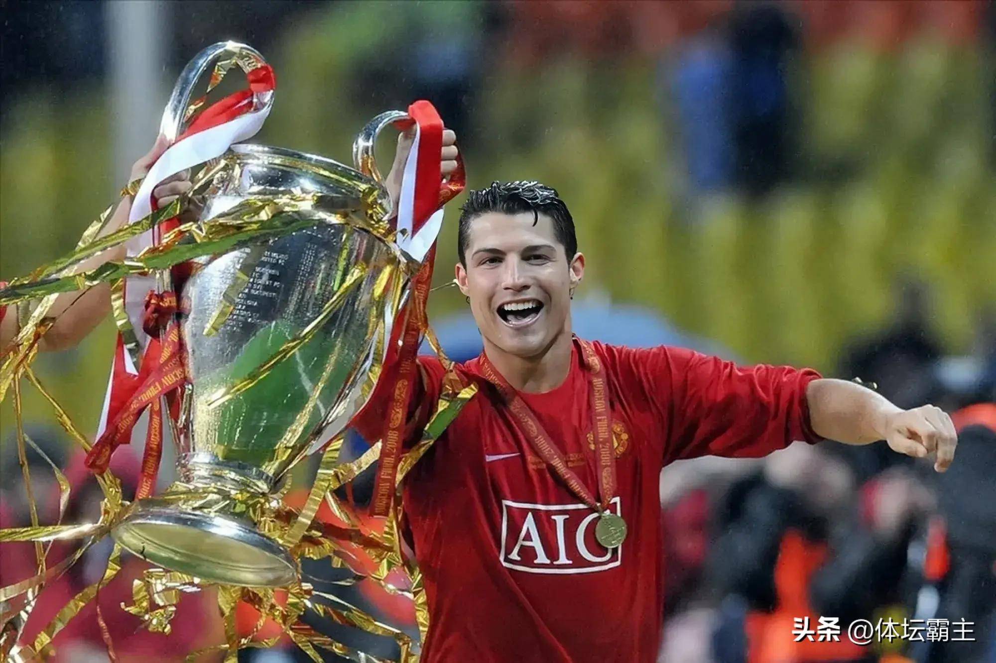 开云体育网页版-足球巨星展现冠军风范，赛场上再掀热潮的简单介绍