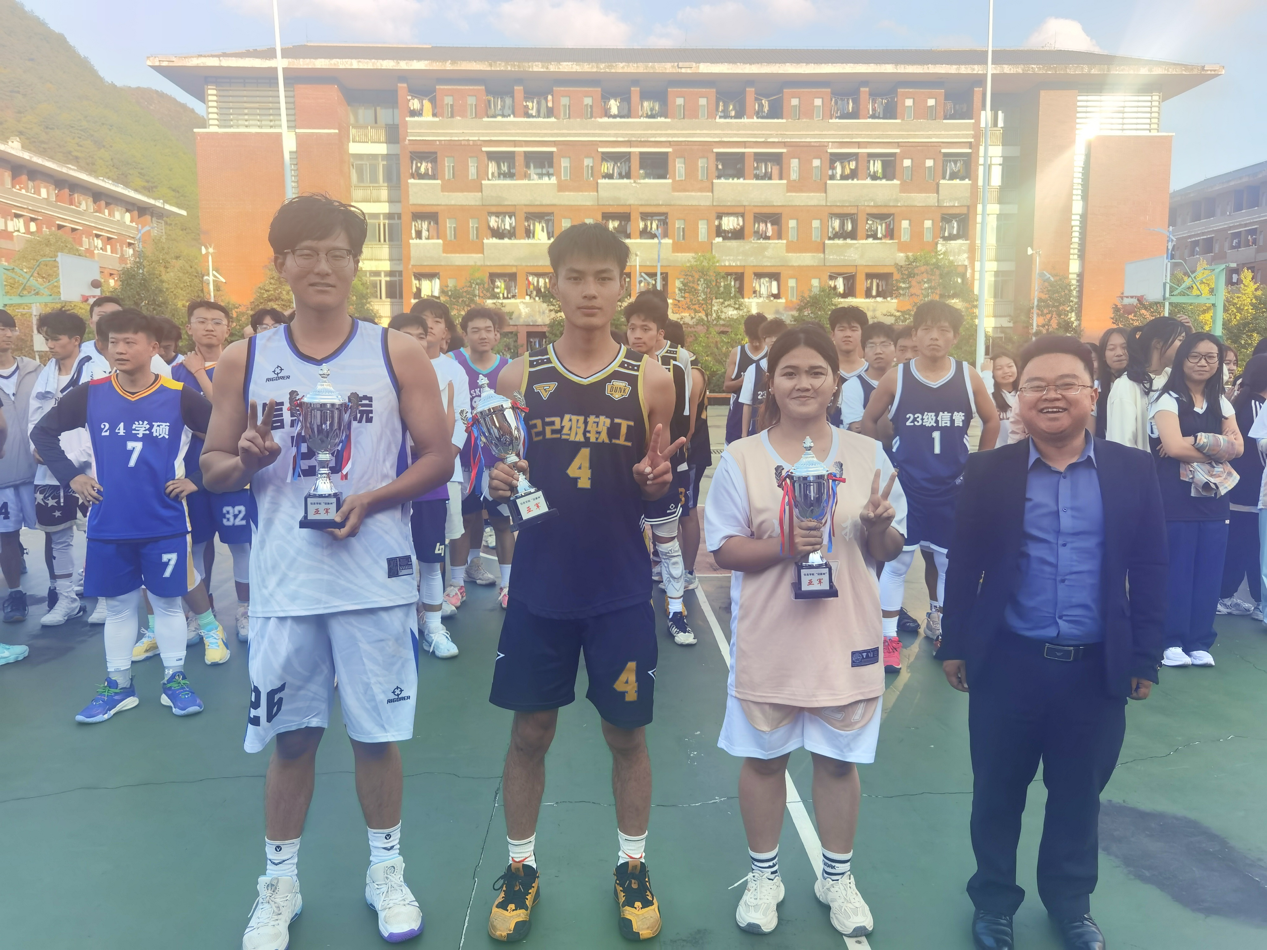 篮球赛季落幕，盛大颁奖典礼引爆激情的简单介绍