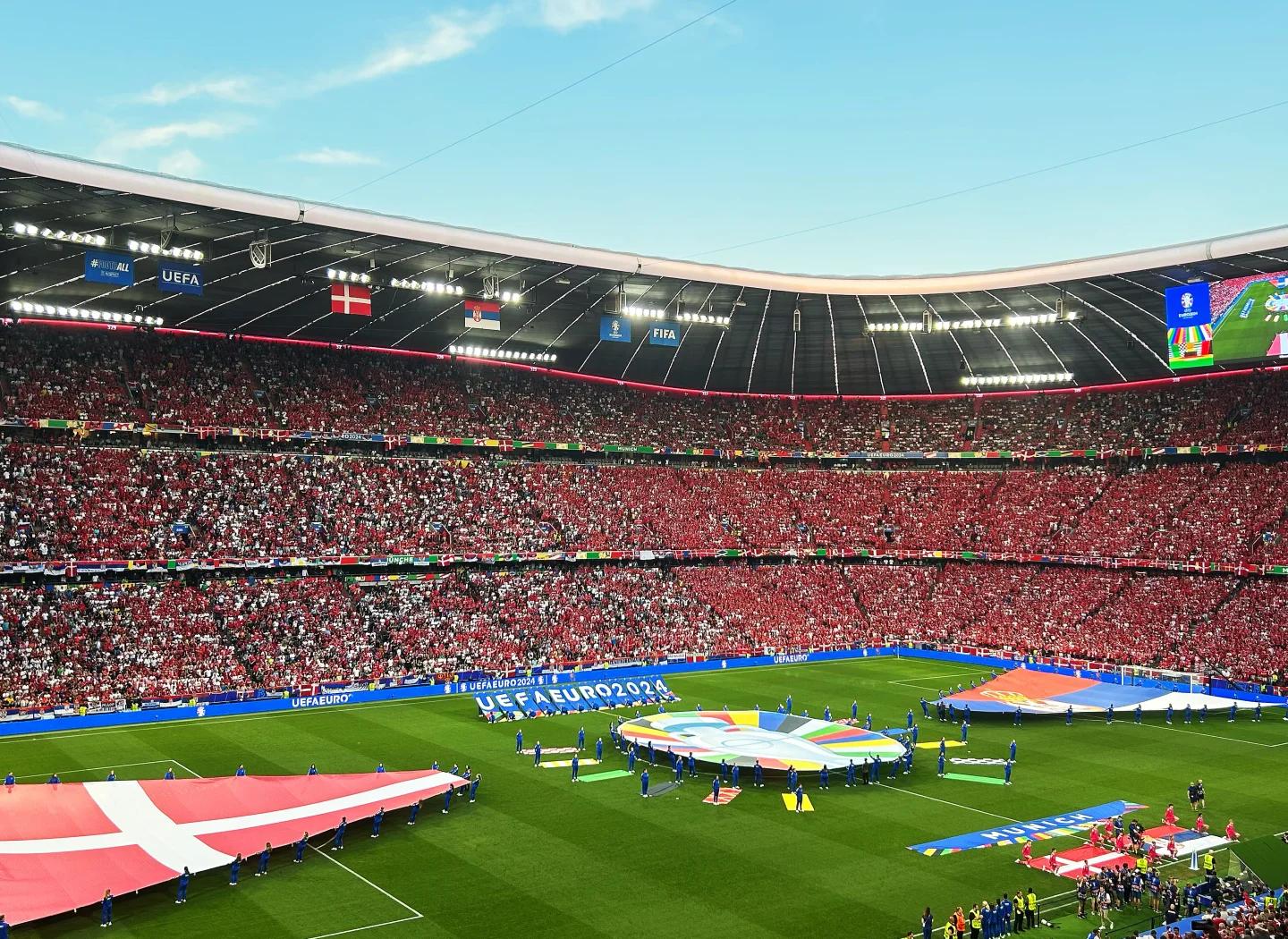 包含欧洲杯预选赛火爆开启,球场上的荣誉之争的词条 包含欧洲杯预选赛火爆开启,球场上的荣誉之争的词条