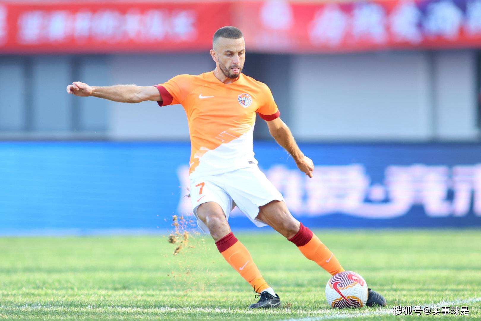 开云体育官网入口-中超球员欲登西甲巨人俱乐部