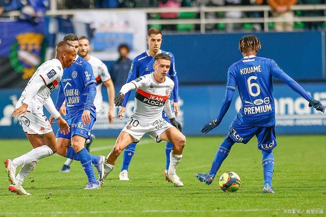 阿贾克斯逆袭晋级，成功淘汰对手