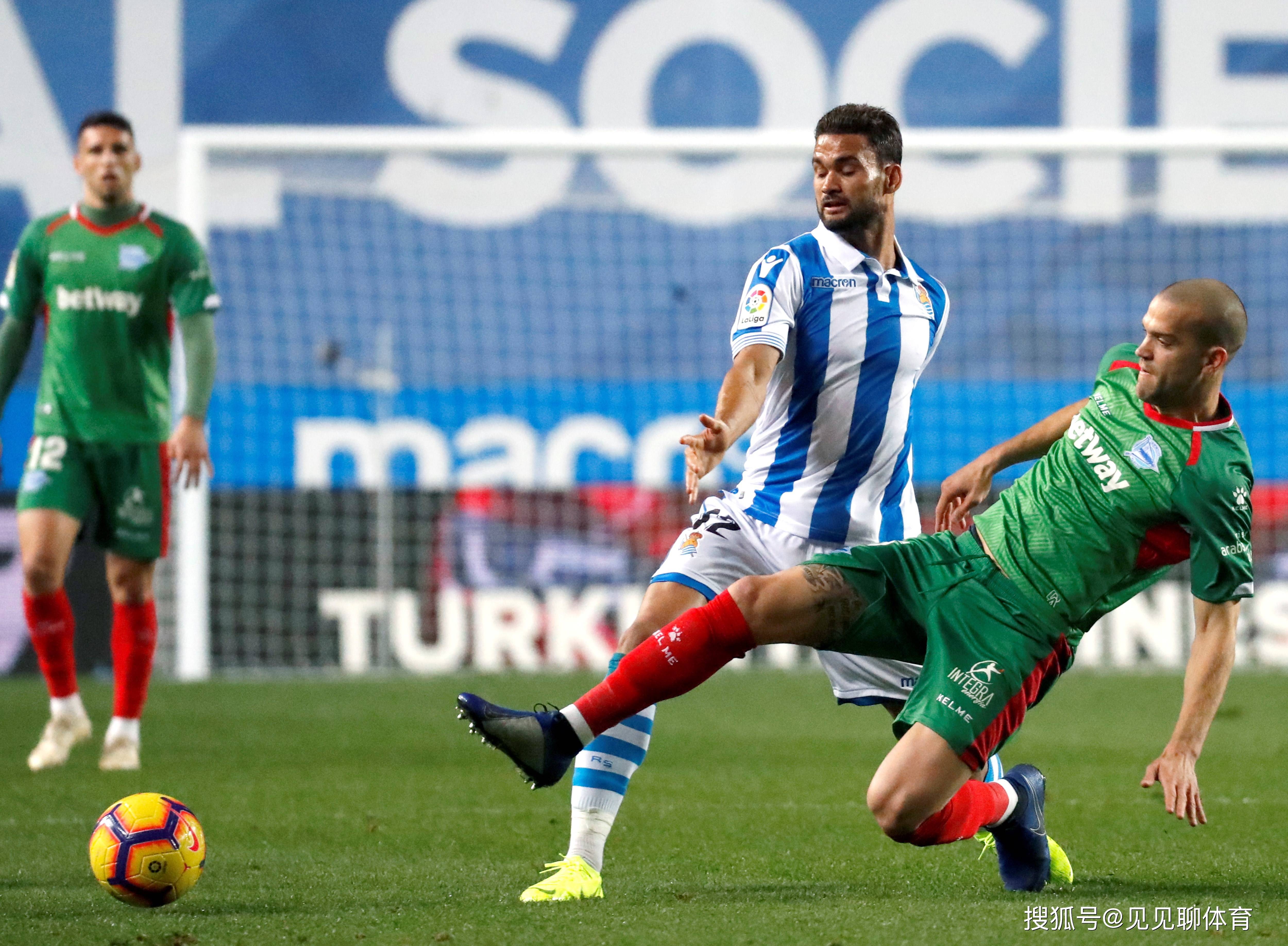 关于阿拉维斯客场逆袭，击败对手取得关键胜利的信息