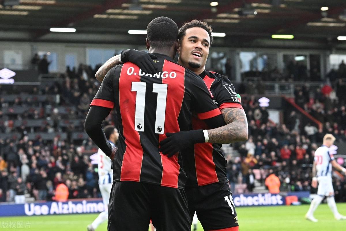 包含荷兰球队踢出神勇表现，晋级半决赛的词条