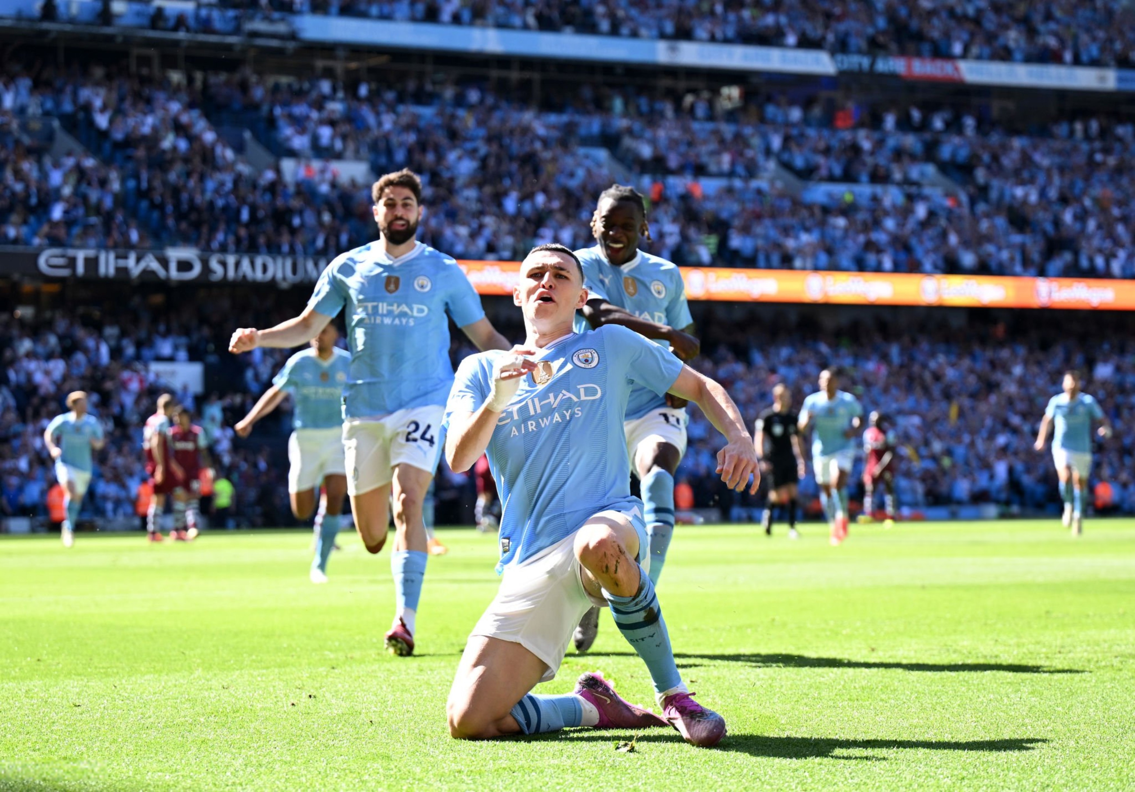 关于利物浦遭遇曼城吞败,英超榜首争夺白热化的信息 关于利物浦遭遇曼城吞败,英超榜首争夺白热化的信息