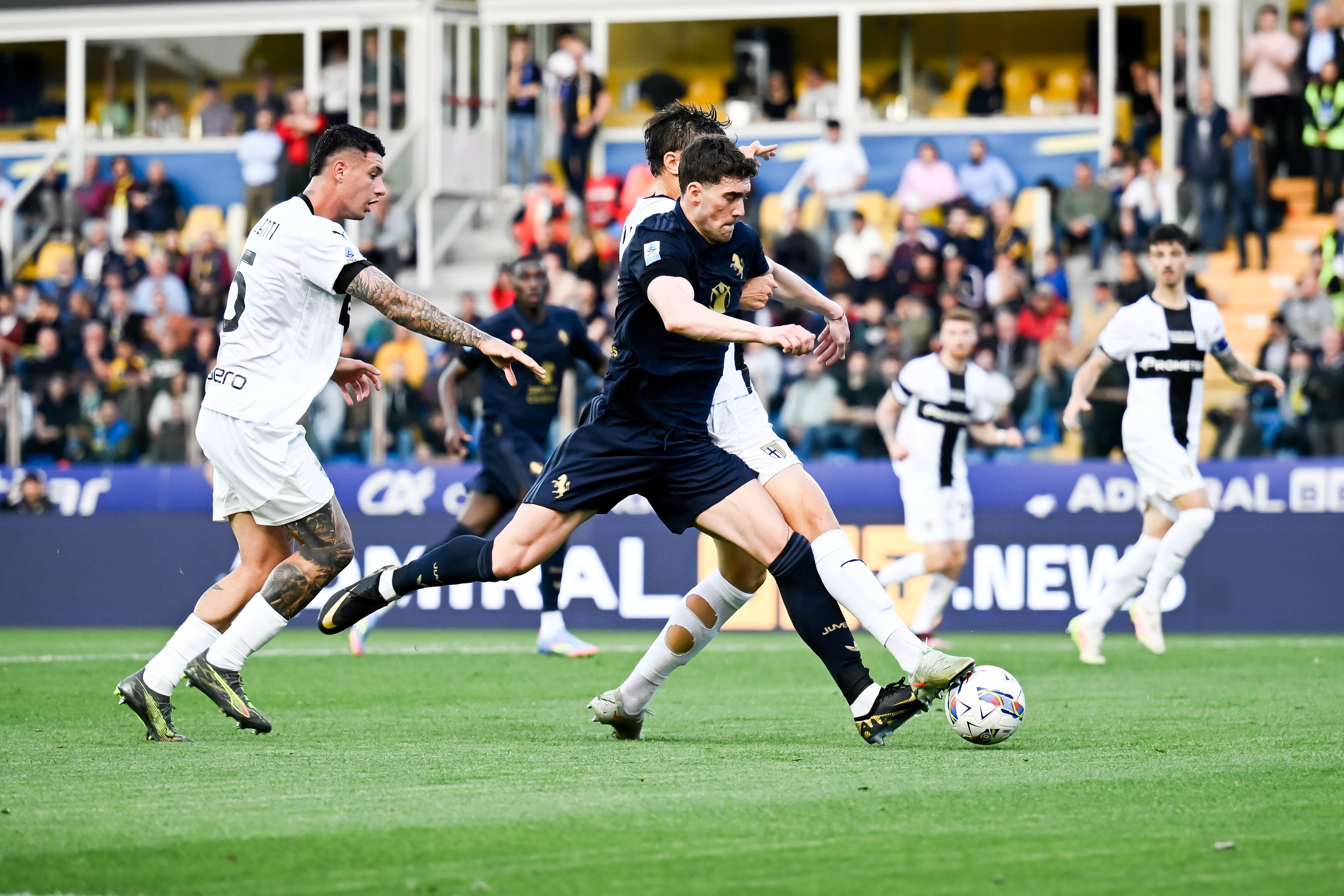 关于尤文图斯门将出色扑救，力保西甲榜首位置的信息