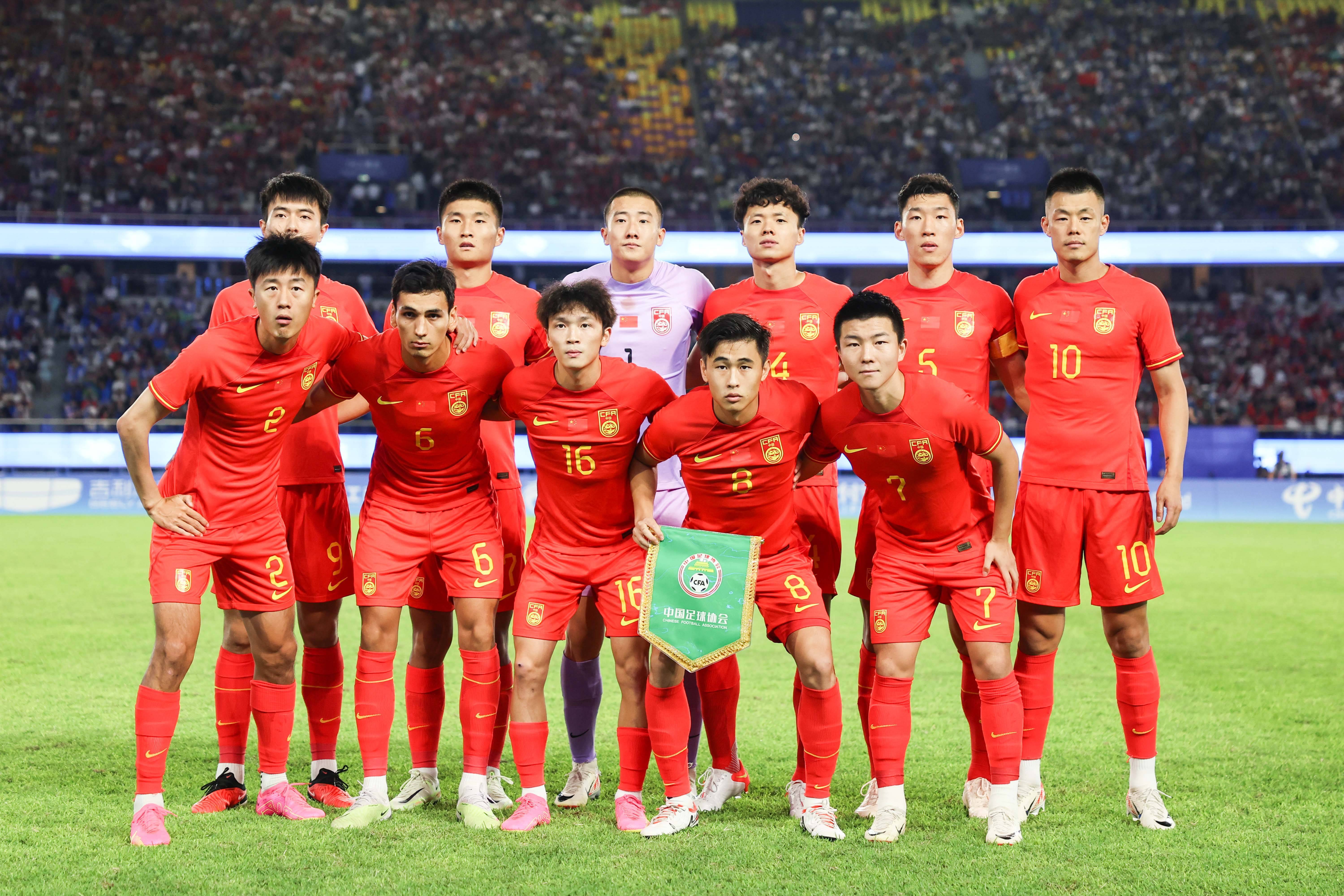 精彩绝伦的对决，足球赛场上的悬念无处不在