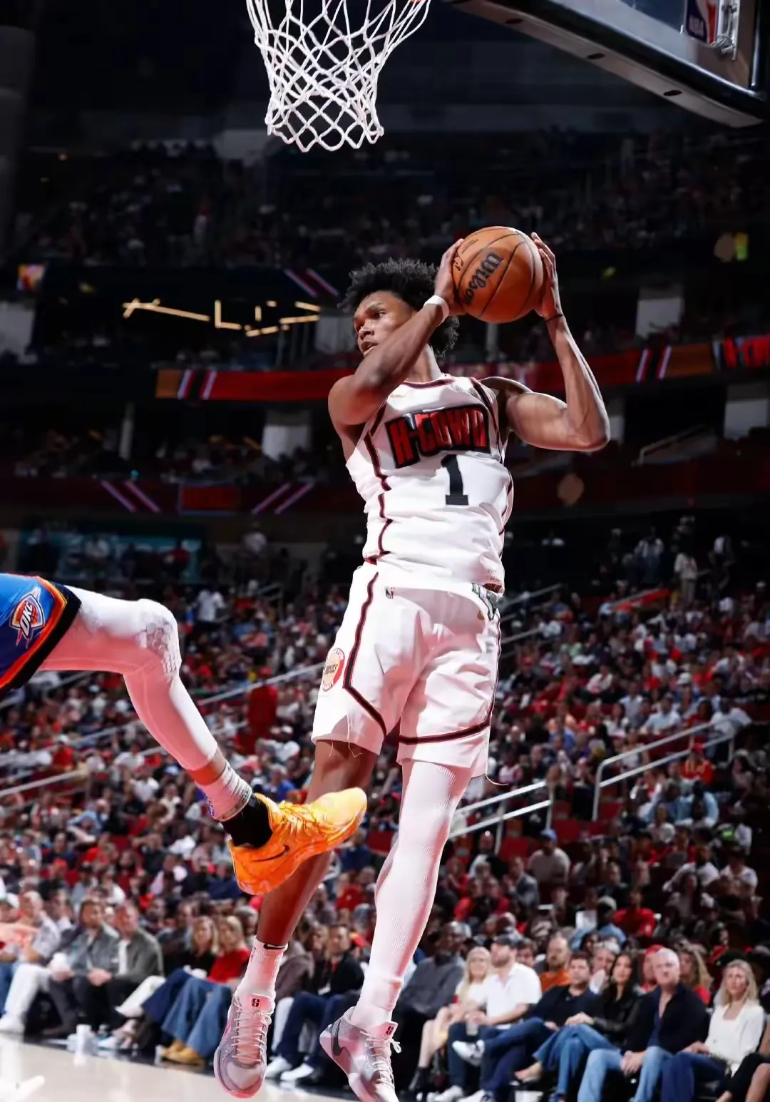 开云体育官方入口-火箭队再续传奇，哈登领衔豪取季后赛关键战