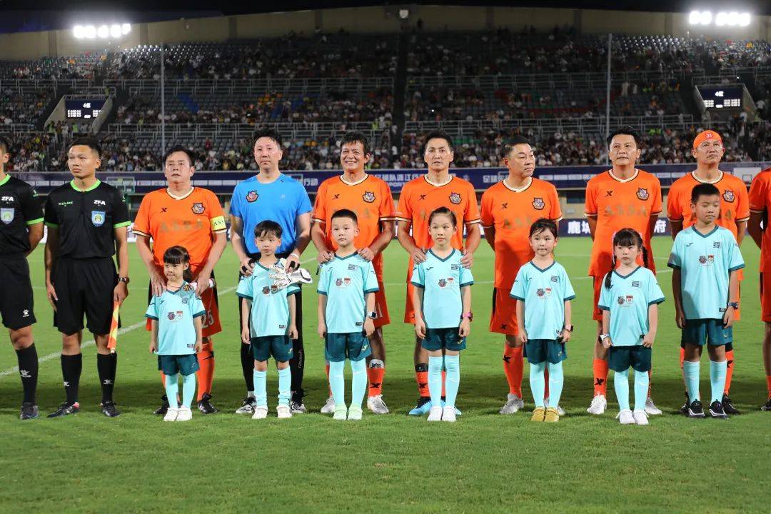 开云体育官方入口-足球明星再度亮相，比赛赛程惊心动魄