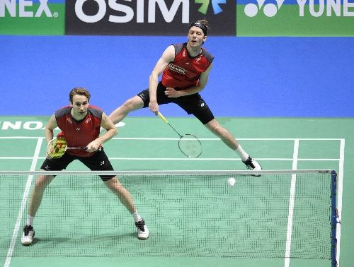 开云体育app下载-顶尖运动员在比赛中竞技，呈现热烈的对抗