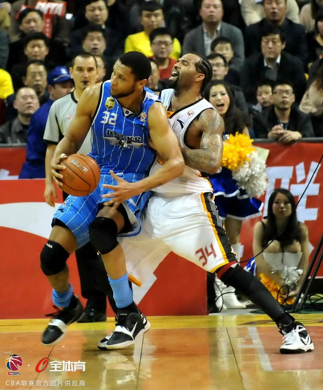 外援双核引领球队轻取对手，胜利不可阻挡的简单介绍