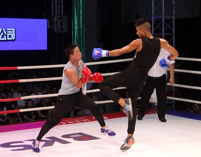 选手状态神勇，轻松夺魁掀起现场高潮