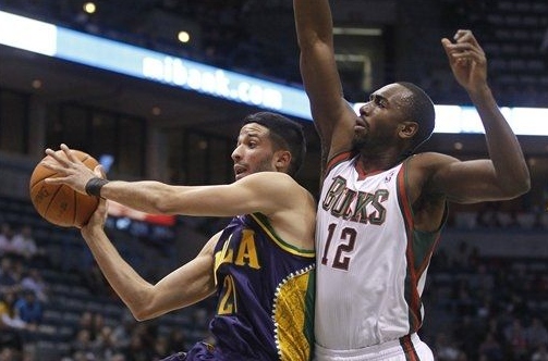 雄鹿轻取黄蜂继续保持不败的简单介绍