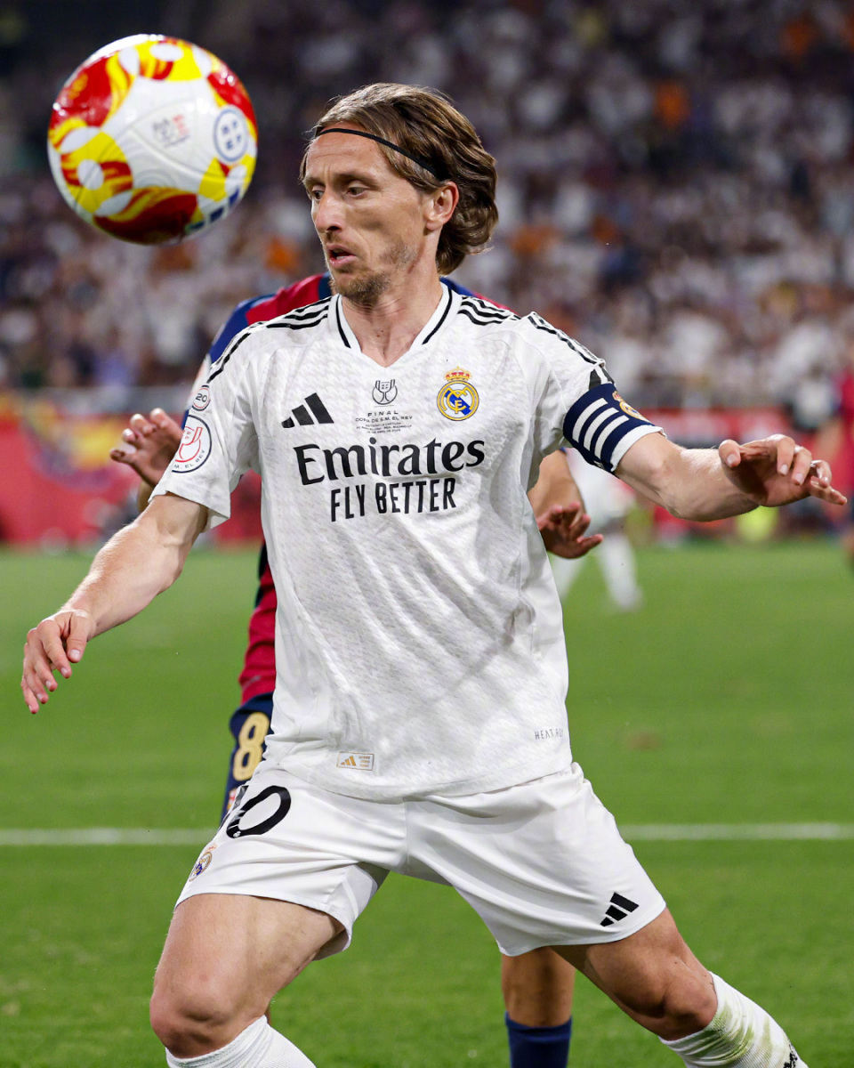 巴萨球员赞扬队友表现，力争冲击冠军头衔