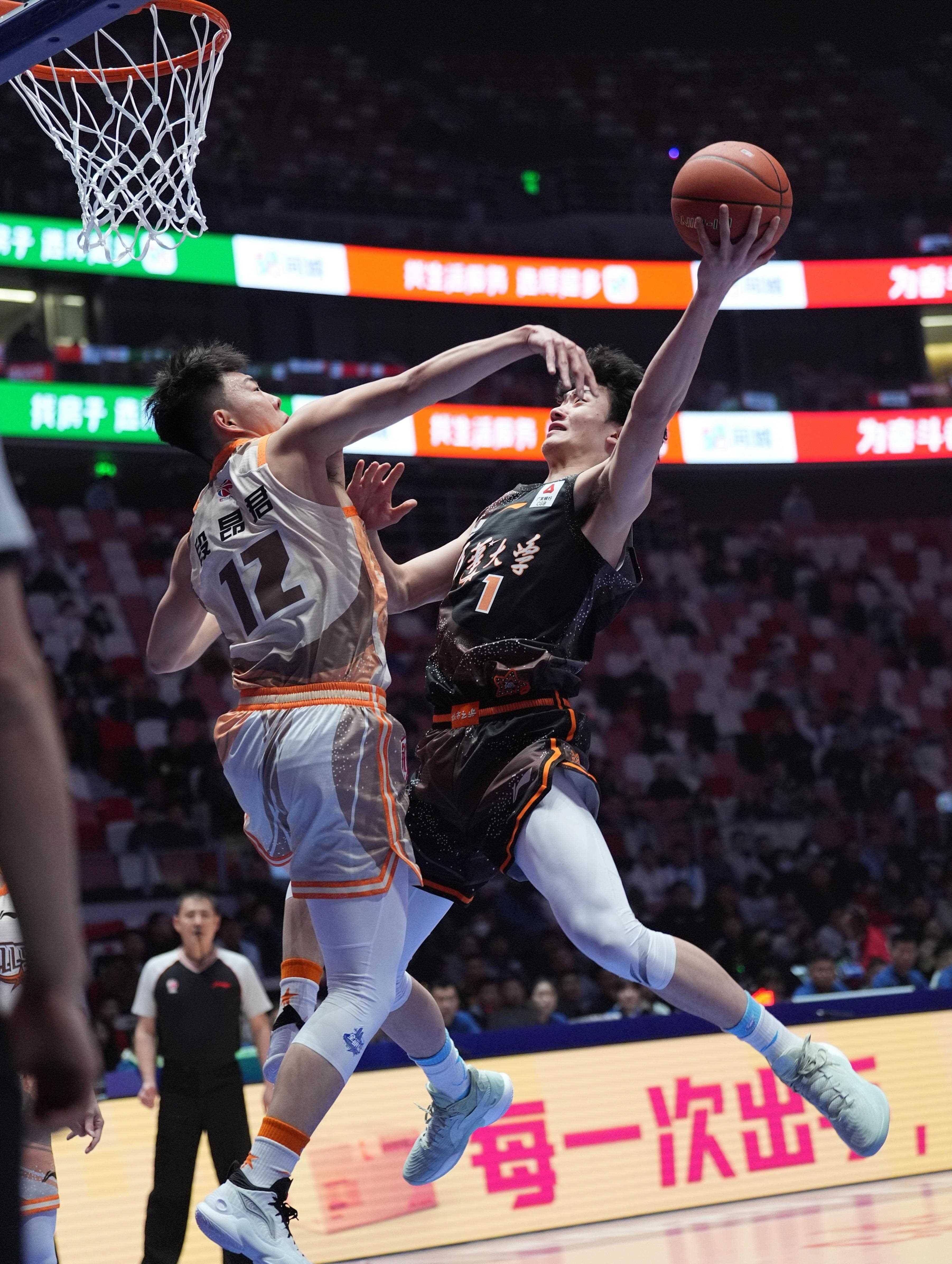 开云体育在线-精彩绝伦的篮球比赛赢得尖叫称赞