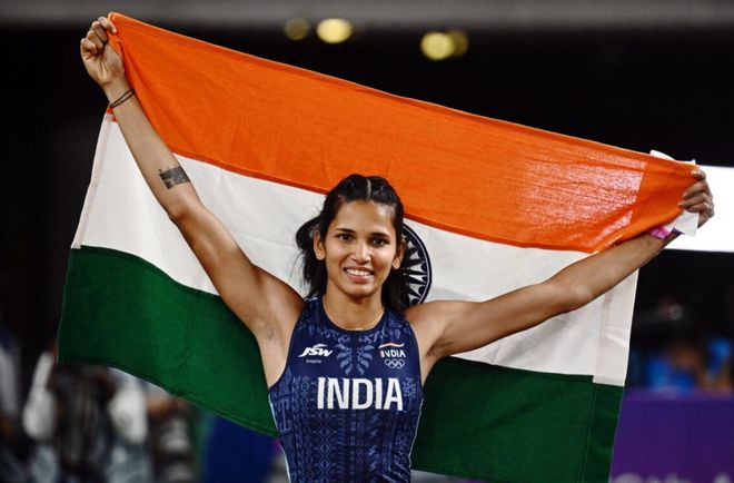 塞内加尔选手夺得女子400米跨栏银牌