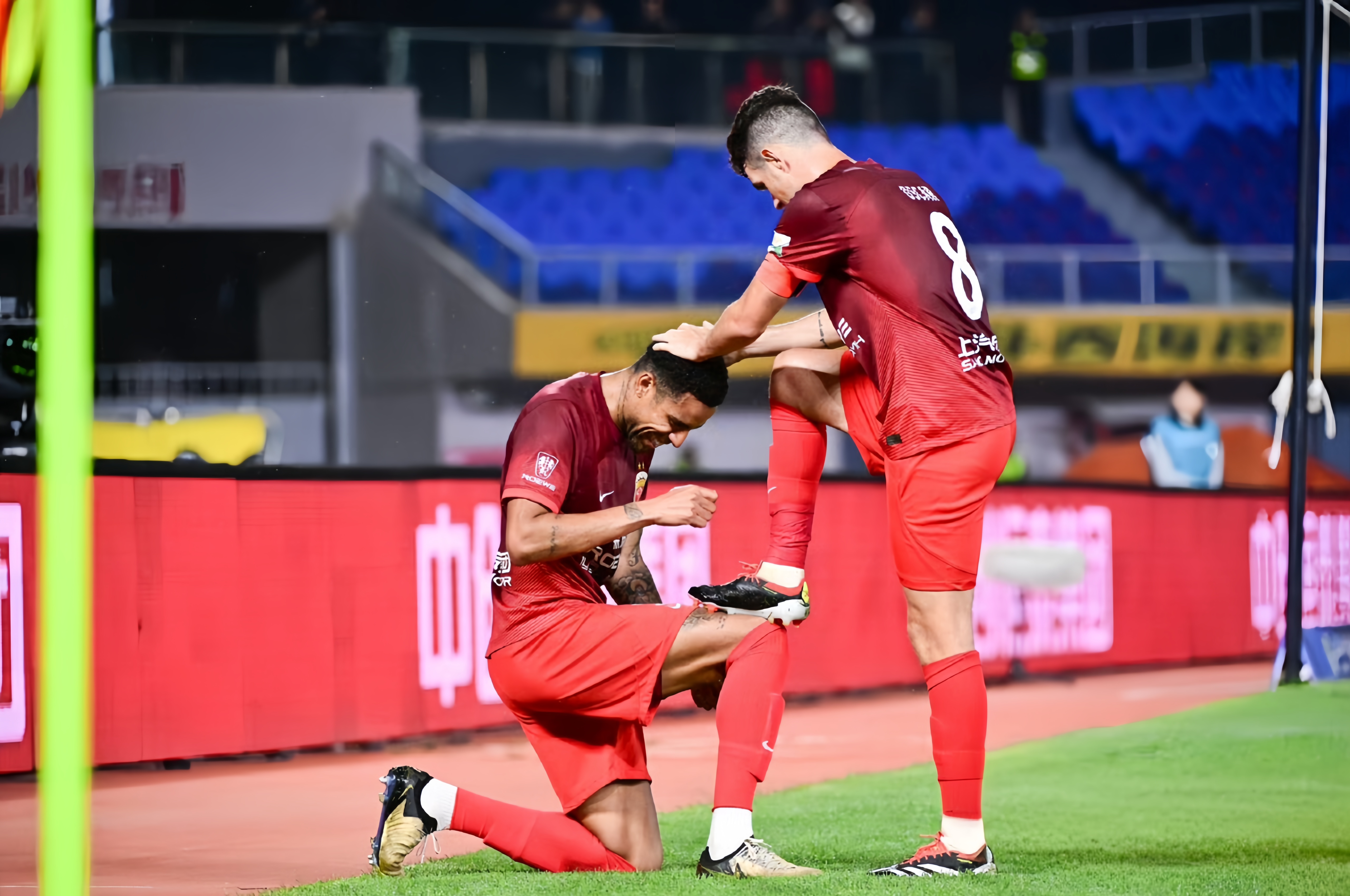 开云体育登录入口-沙尔克在客场比赛中痛失胜利的简单介绍